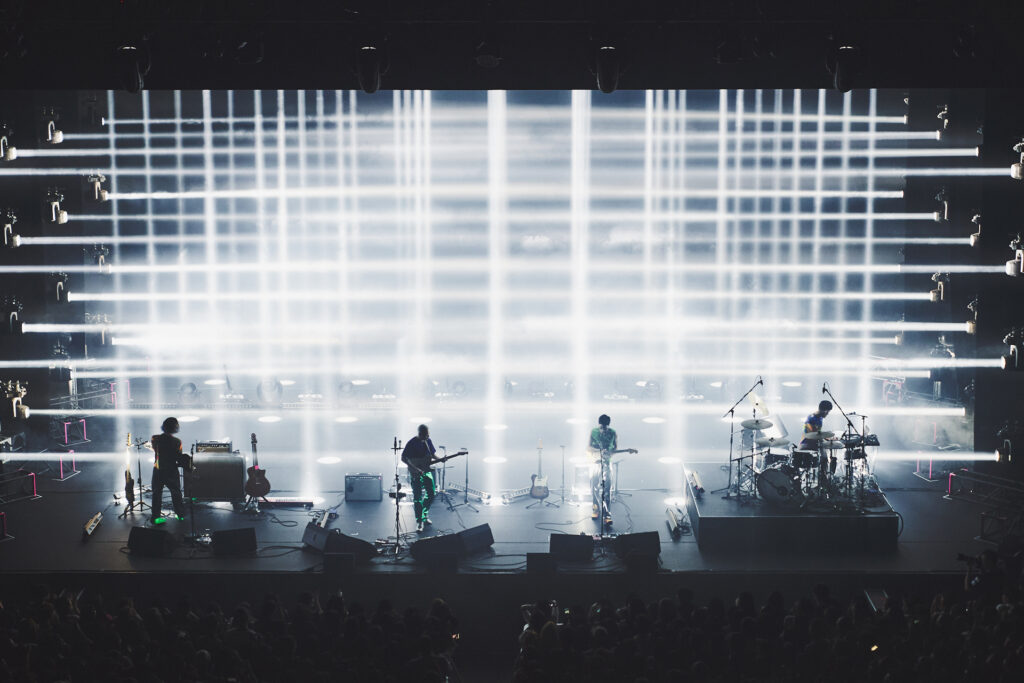 Scenes from a Hyukoh concert. © DooRooDooRoo Artist Company