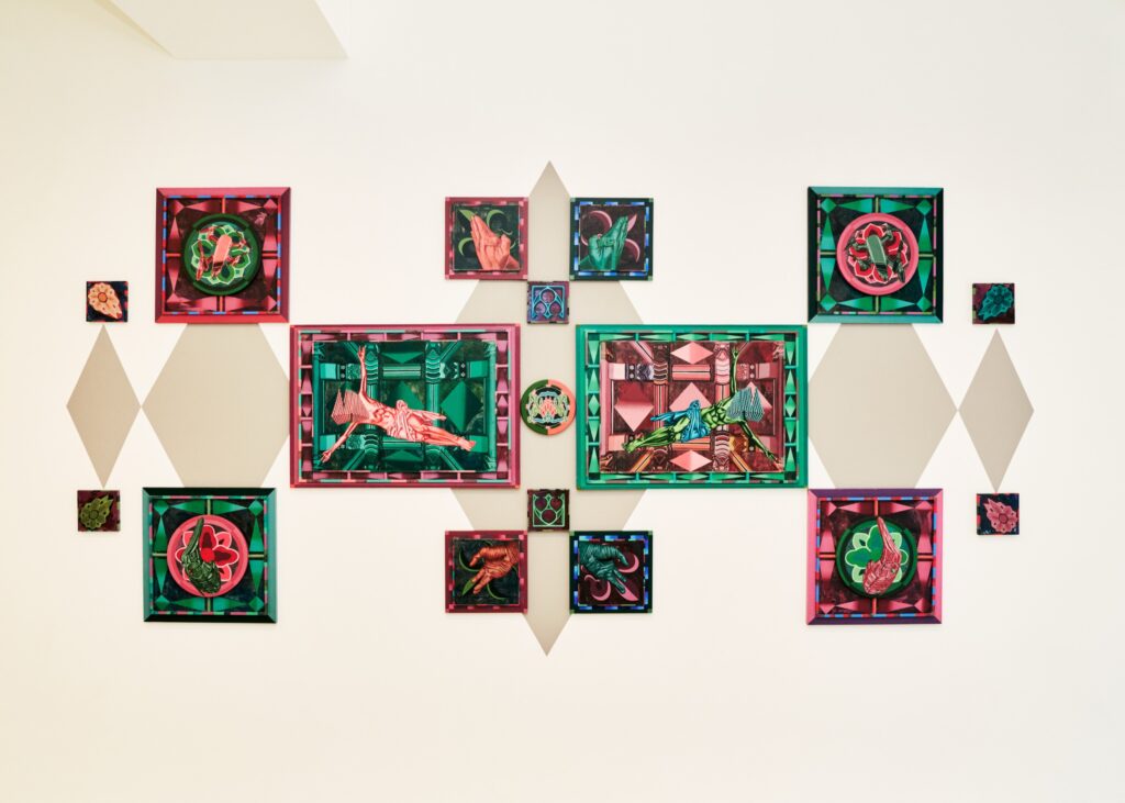 Liquid Purgatory Unit 229 660 cm (width) × 270 cm (height) × 4 cm (depth), acrylic painting and drawing on found objects, two monitors, 2GIL29 Gallery, Seoul, South Korea, 2025
Min Junhong uses the city as a stage to express a sensory narrative through installation and video. His work combines traditional Korean patterns with the contradictions and issues of contemporary society.