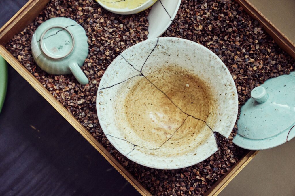 Placing broken pottery in grains like beans or rice can help keep the pieces safely cushioned during storage