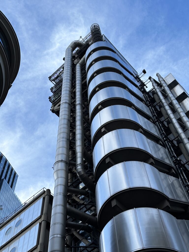 Lloyd’s Building, Richard Rogers, London, UK, 1986
Min Junhong draws inspiration from the city as he walks through it, capturing its moments through his unique perspective and lens.
