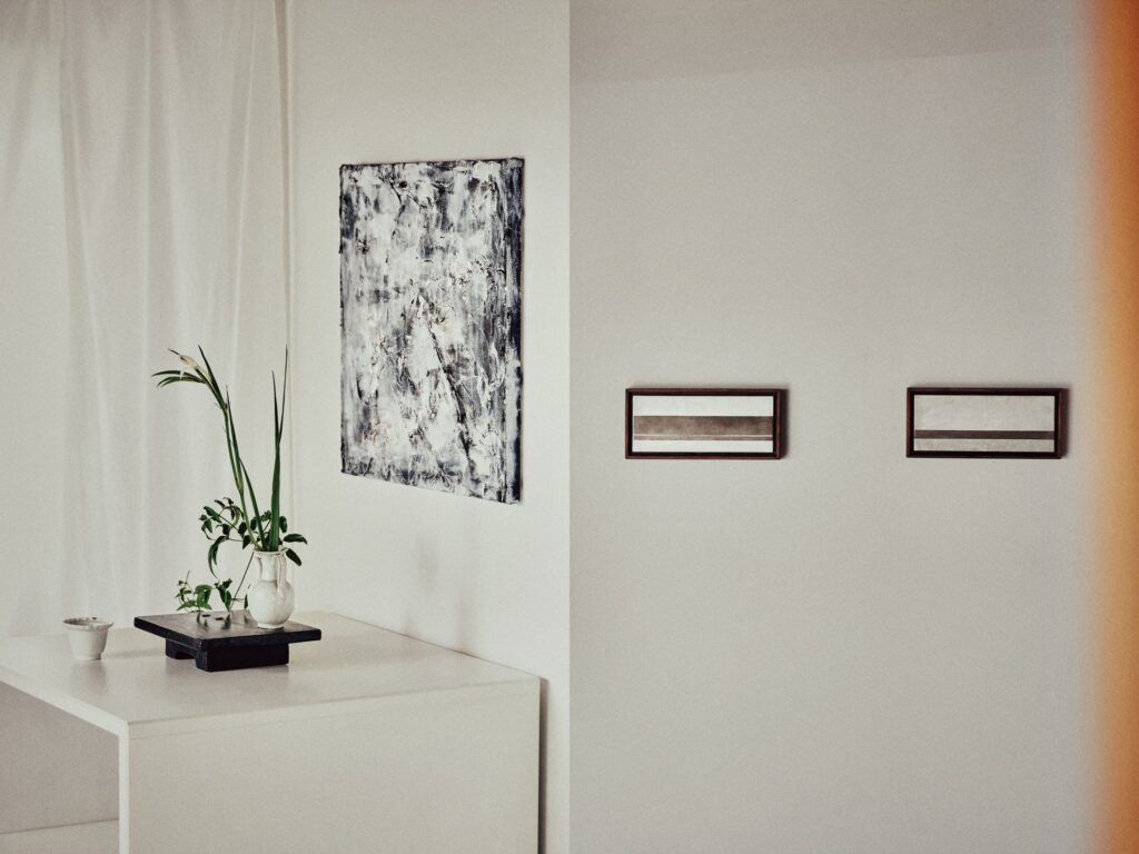 Kim Sumi is expanding her artistic practice by creating paintings with lacquer as her primary medium.