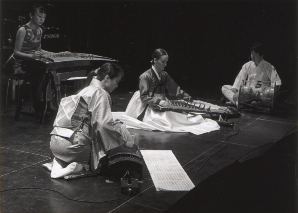 Jocelyn collaborates with musicians from different countries, seeking to introduce the gayageum to the world.