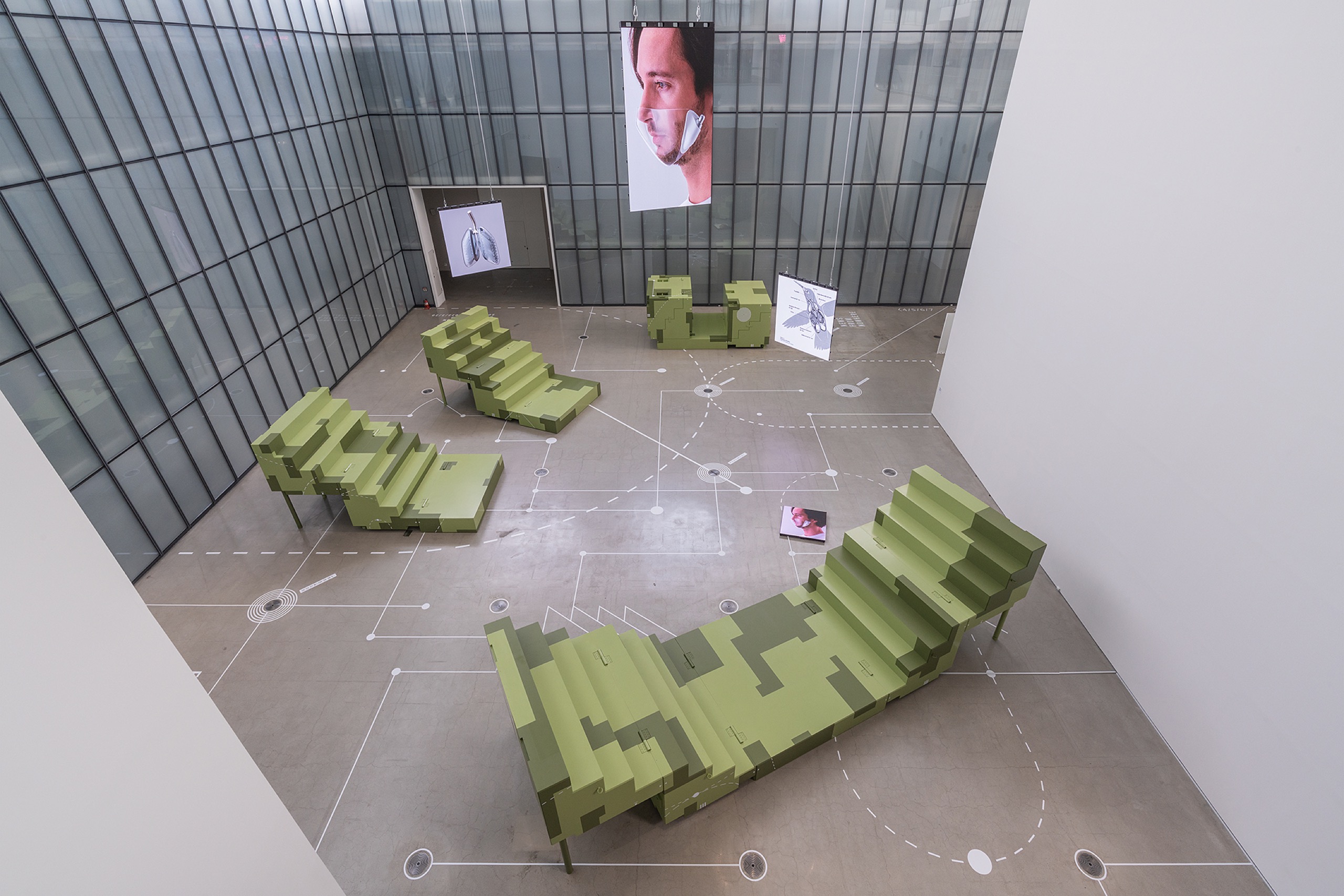 Mobile Agora: stainless steel, aluminum, LED panel, 1960 x 3200 x 2600mm(each), Installation view at MMCA Seoul, 2021